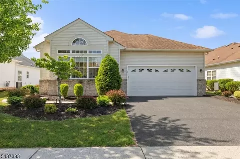 3 Daulton Dr, Somerset, NJ 08873