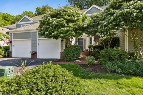 22 Woodcrest Dr, Morristown, NJ 07960