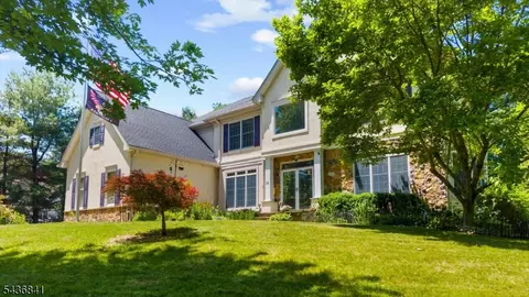 14 Hawk Dr, Ringoes, NJ 08551
