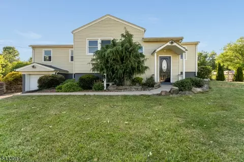 19 Columbus Cir, Port Murray, NJ 07865