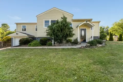19 Columbus Cir, Port Murray, NJ 07865