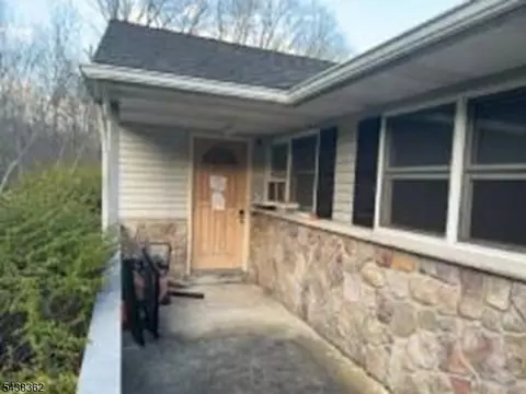 16 W Owassa Tpke, Newton, NJ 07860