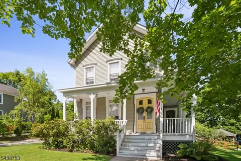 15 Cherry St, Lebanon, NJ 08833