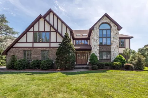 13 Fox Run, Caldwell, NJ 07006