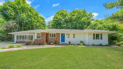403 W Oakland Ave, Oakland, NJ 07436