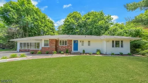 403 W Oakland Ave, Oakland, NJ 07436