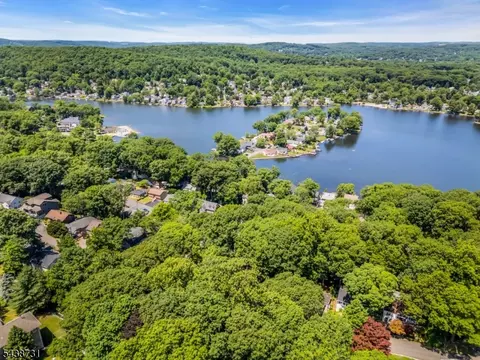 28 Long View Trl, Denville, NJ 07834