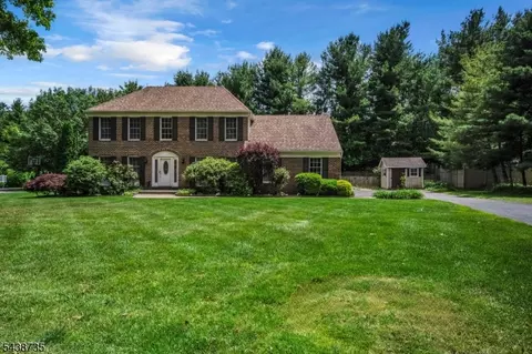 8 Glen Eagles Rd, Washington, NJ 07882