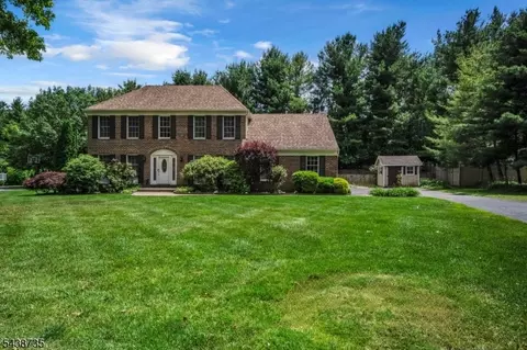 8 Glen Eagles Rd, Washington, NJ 07882