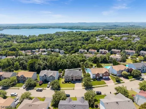 22 Fox Boro Rd, Wayne, NJ 07470
