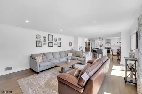 Living - 22 Fox Boro Rd, Wayne, NJ 07470 photo 3 of 5