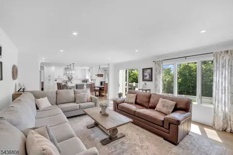 Living - 22 Fox Boro Rd, Wayne, NJ 07470 photo 4 of 5