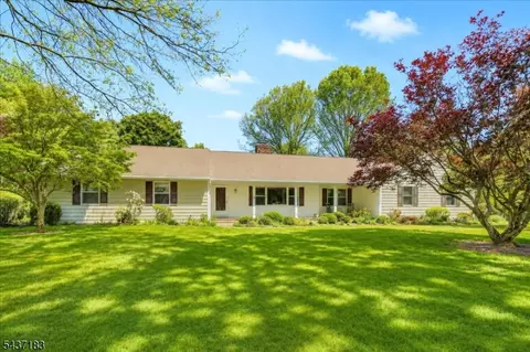 54 Platz Dr, Skillman, NJ 08558