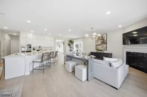 18 Arlington Pl #18, Oakland, NJ 07436