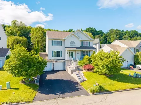 5 Pegasus Pl, Hackettstown, NJ 07840