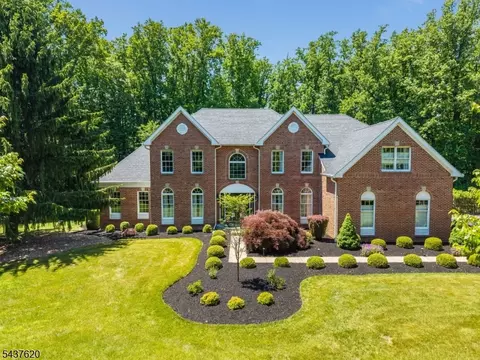 12 Wyckoff Rd, Hampton, NJ 08827