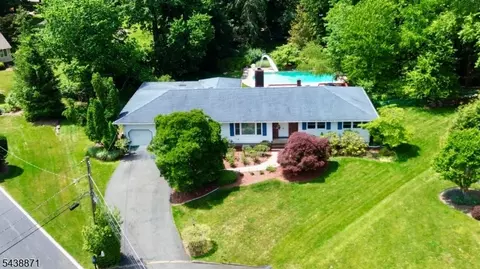 615 Lamanna Dr, River Vale, NJ 07675