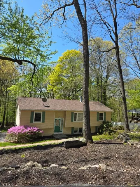 12 Ridge Rd, Sussex, NJ 07461