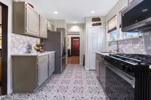 Entry Way - 330 Simons Ave, Hackensack, NJ 07601 photo 6 of 10