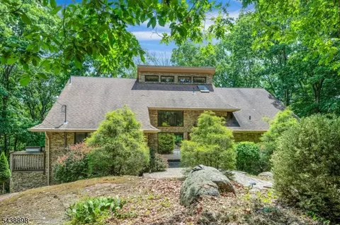 737 Ridge Rd, Kinnelon, NJ 07405