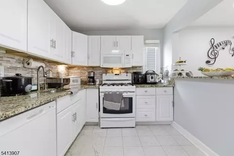 32 Cedar Ave, Elizabeth, NJ 07202