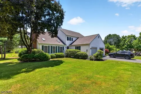 15 Hampton Ct, Basking Ridge, NJ 07920