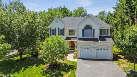 59 Ramapo Dr, Basking Ridge, NJ 07920
