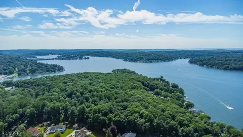 4 Hover Dr, Mount Arlington, NJ 07856 photo 3