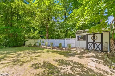 Exterior - 54 Summit Dr, Wantage, NJ 07461 photo 2 of 3