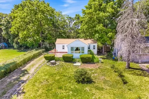 54 Summit Dr, Wantage, NJ 07461
