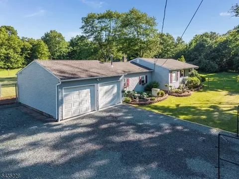 452 Barbertown Point Breeze, Flemington, NJ 08822