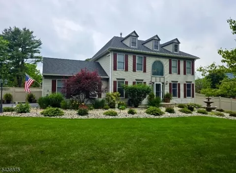 2 Saint Andrews Dr, Washington, NJ 07882