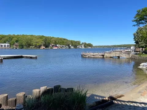 431 Lakeside Blvd #9, Hopatcong, NJ 07843