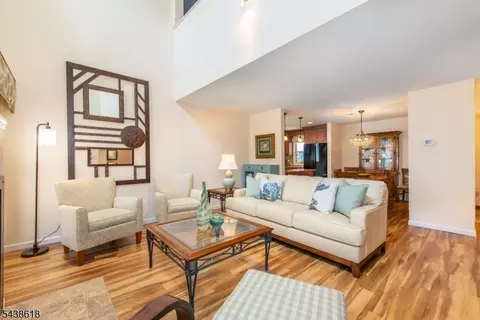 902 River Renaissance, East Rutherford, NJ 07073