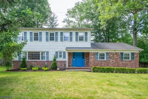 32 Natalie Dr, West Caldwell, NJ 07006