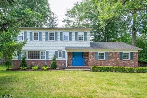32 Natalie Dr, West Caldwell, NJ 07006