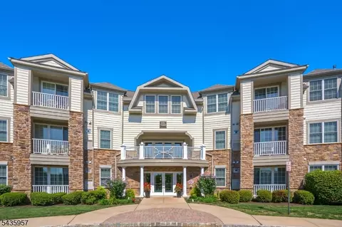 379 Victoria Dr, Bridgewater, NJ 08807