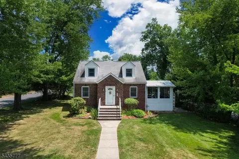 142 Mountain Pkwy, Green Brook, NJ 08812