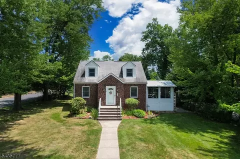 142 Mountain Pkwy, Green Brook, NJ 08812