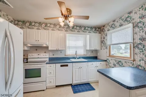 30 Walnut St, Edison, NJ 08817 photo 17