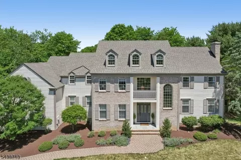 14 N Stone Hedge Dr, Basking Ridge, NJ 07920