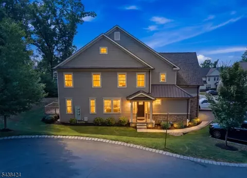 10 Albie Dr, Mountain Lakes, NJ 07046