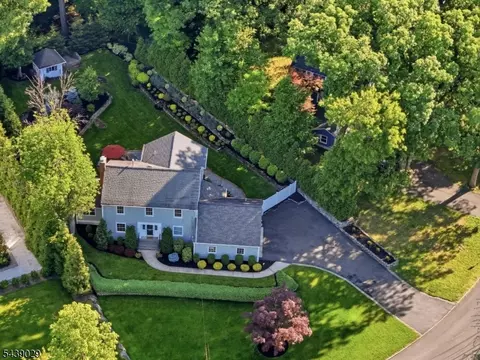 62 Fells Rd, Verona, NJ 07044