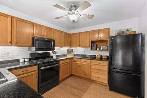 Kitchen - 62 New St, Hampton, NJ 08827 photo 2 of 3