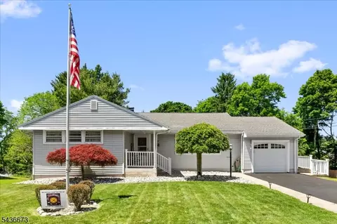 62 New St, Hampton, NJ 08827