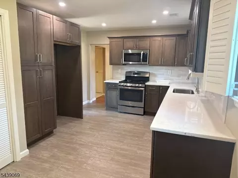 13 Patton Dr, Somerset, NJ 08873