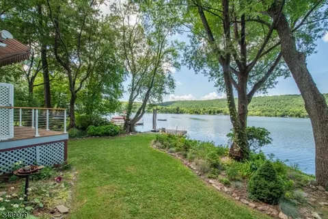 239 E Shore Lake Owassa Rd, Newton, NJ 07860
