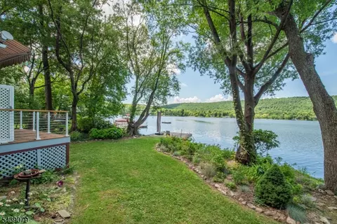 239 E Shore Lake Owassa Rd, Newton, NJ 07860