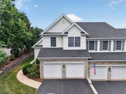 66 La Costa Dr, Annandale, NJ 08801
