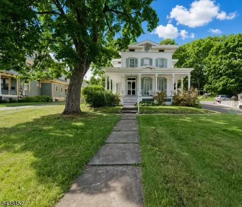 56 W Main St, Clinton, NJ 08809